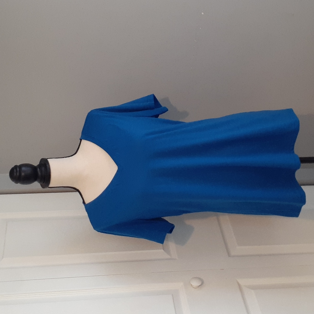 Basic v-neck tee